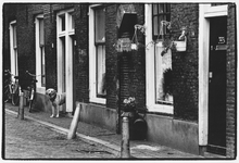 351595 Gezicht op enkele huizen aan het Lange Rozendaal (Zeven Steegjes) te Utrecht.